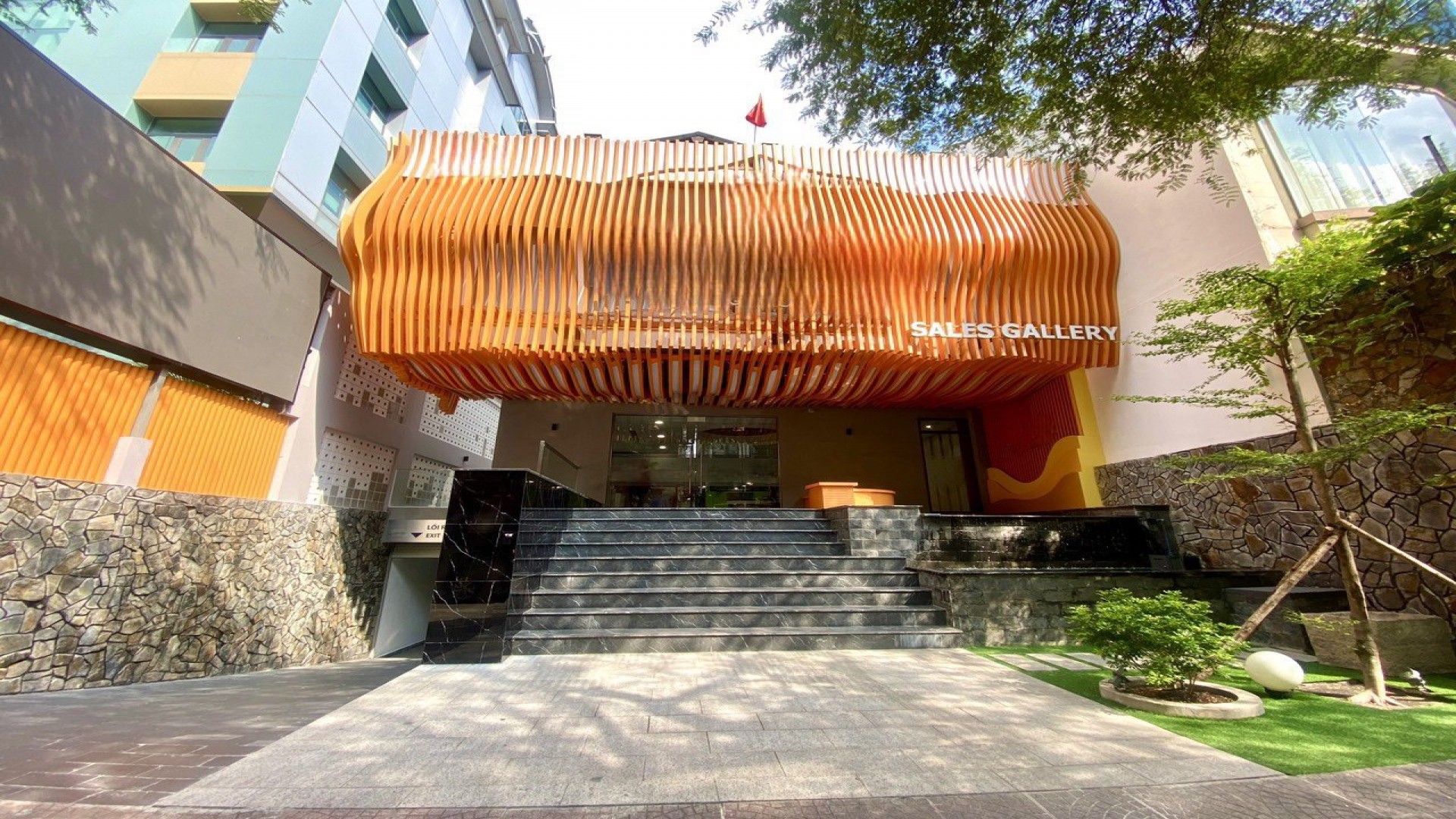 Toà Nhà Mặt Tiền Đường Nguyễn Du