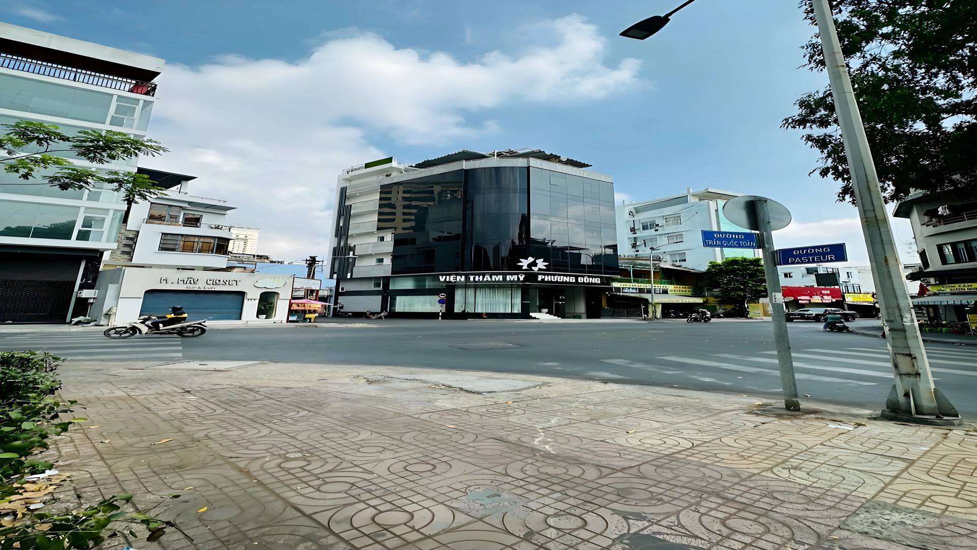 Toà Nhà 2 Mặt Tiền Đường Trần Quốc Toản