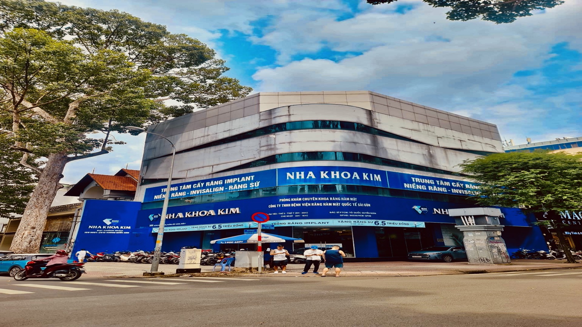 Cho Thuê Toà Nhà Góc Hai Mặt Tiền Đường Sương Nguyệt Anh