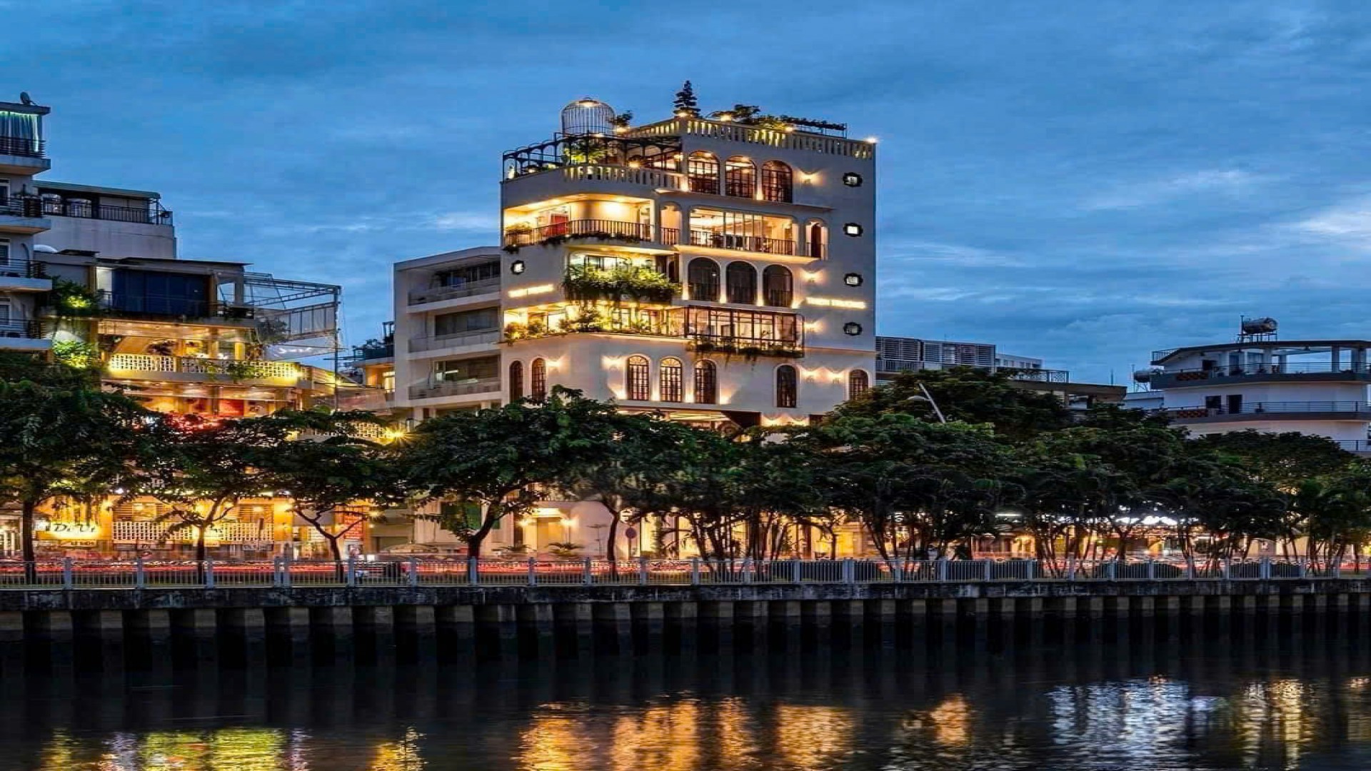 Cho Thuê Nhà Nguyên Căn Góc 2 Mặt Tiền Hoàng Sa