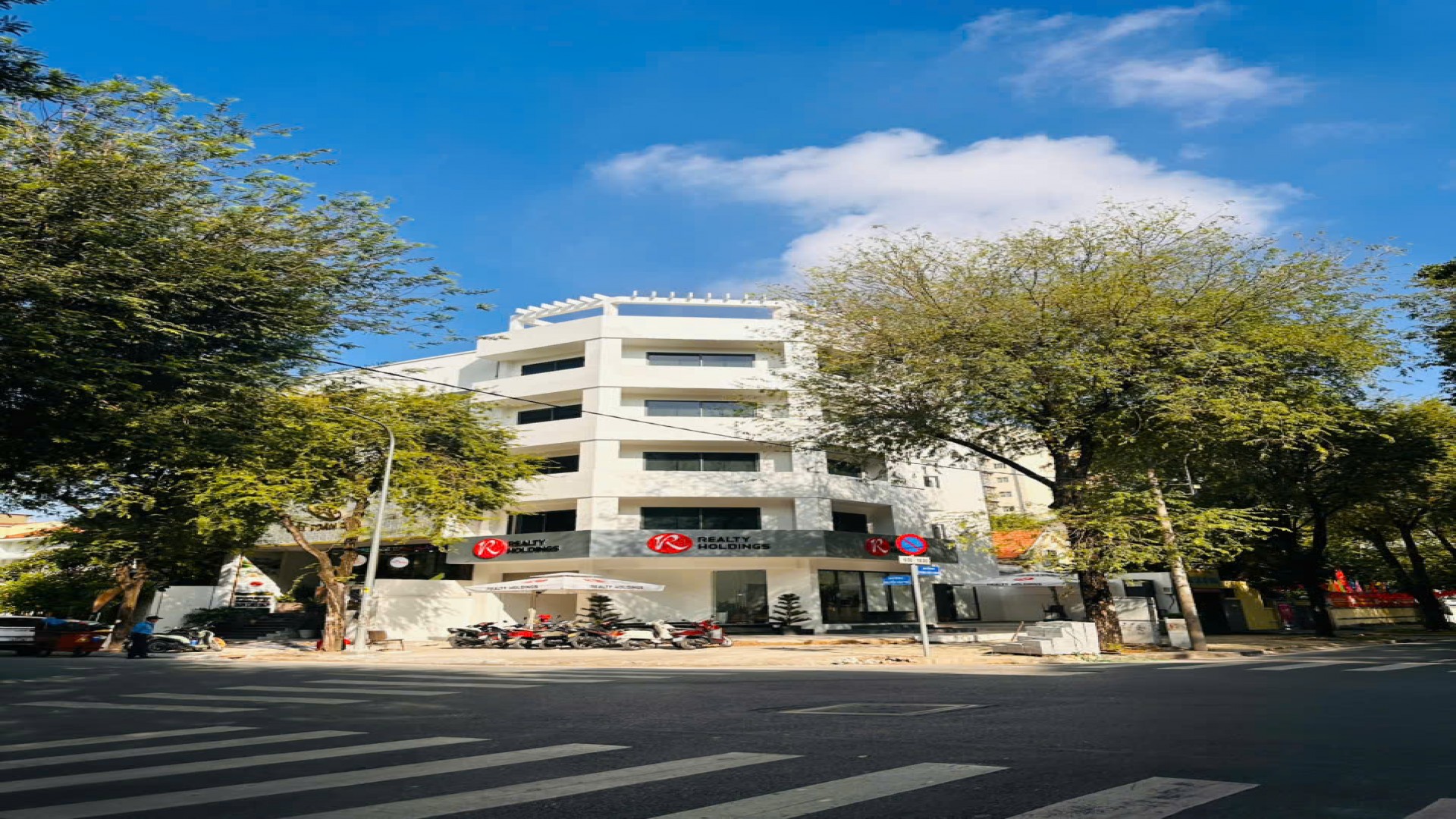 CHO THUÊ TOÀ NHÀ GÓC 2 MẶT TIỀN PHÙNG KHẮC KHOAN