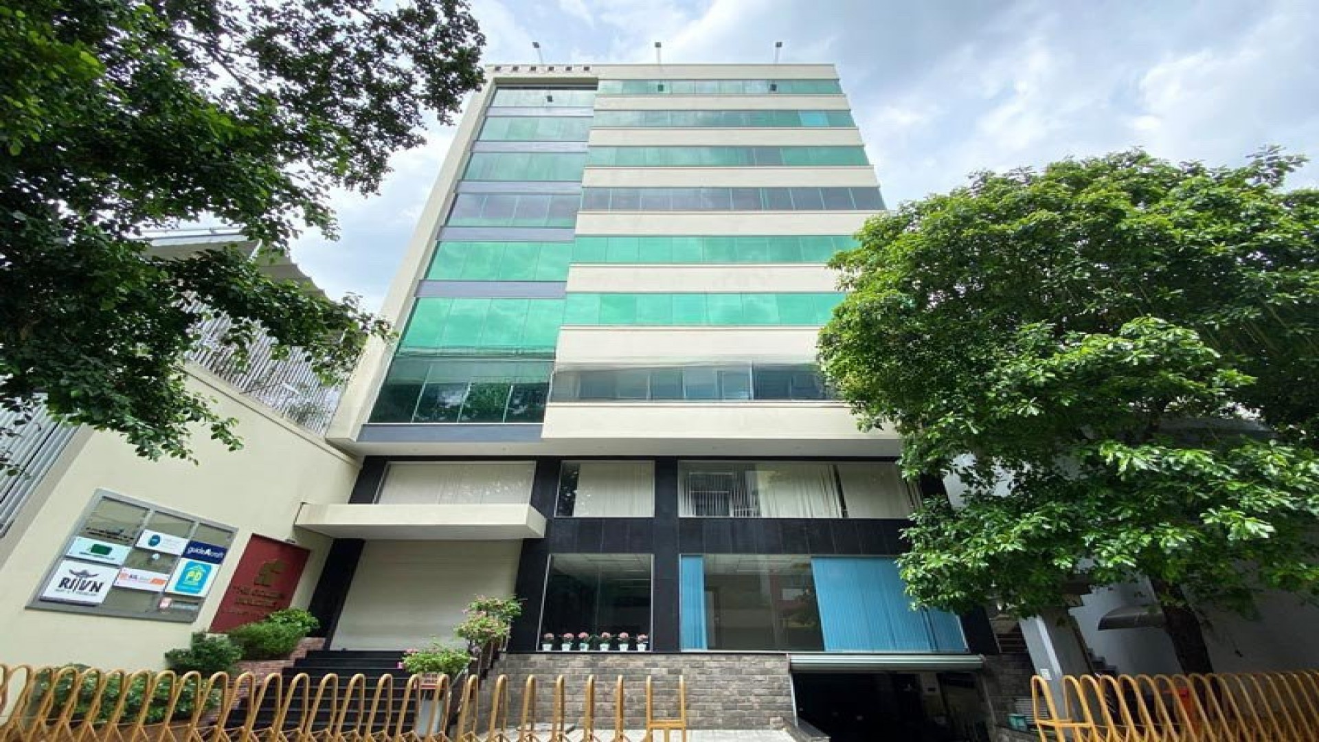 Golden Building (Gobel)