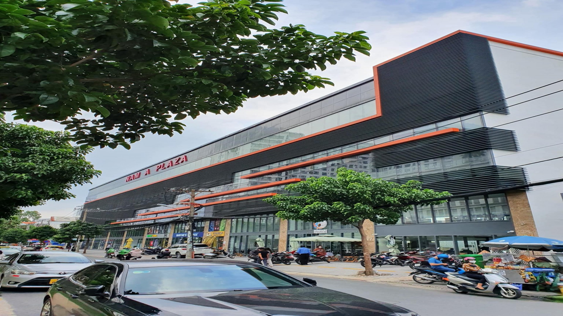 L'Mak Plaza
